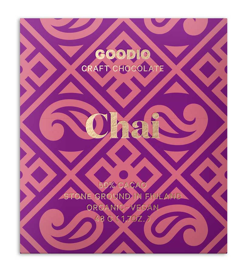Verpackung der Chai-Schokolade von Goodio mit lila und pinkem Muster aus orientalischen Ornamenten