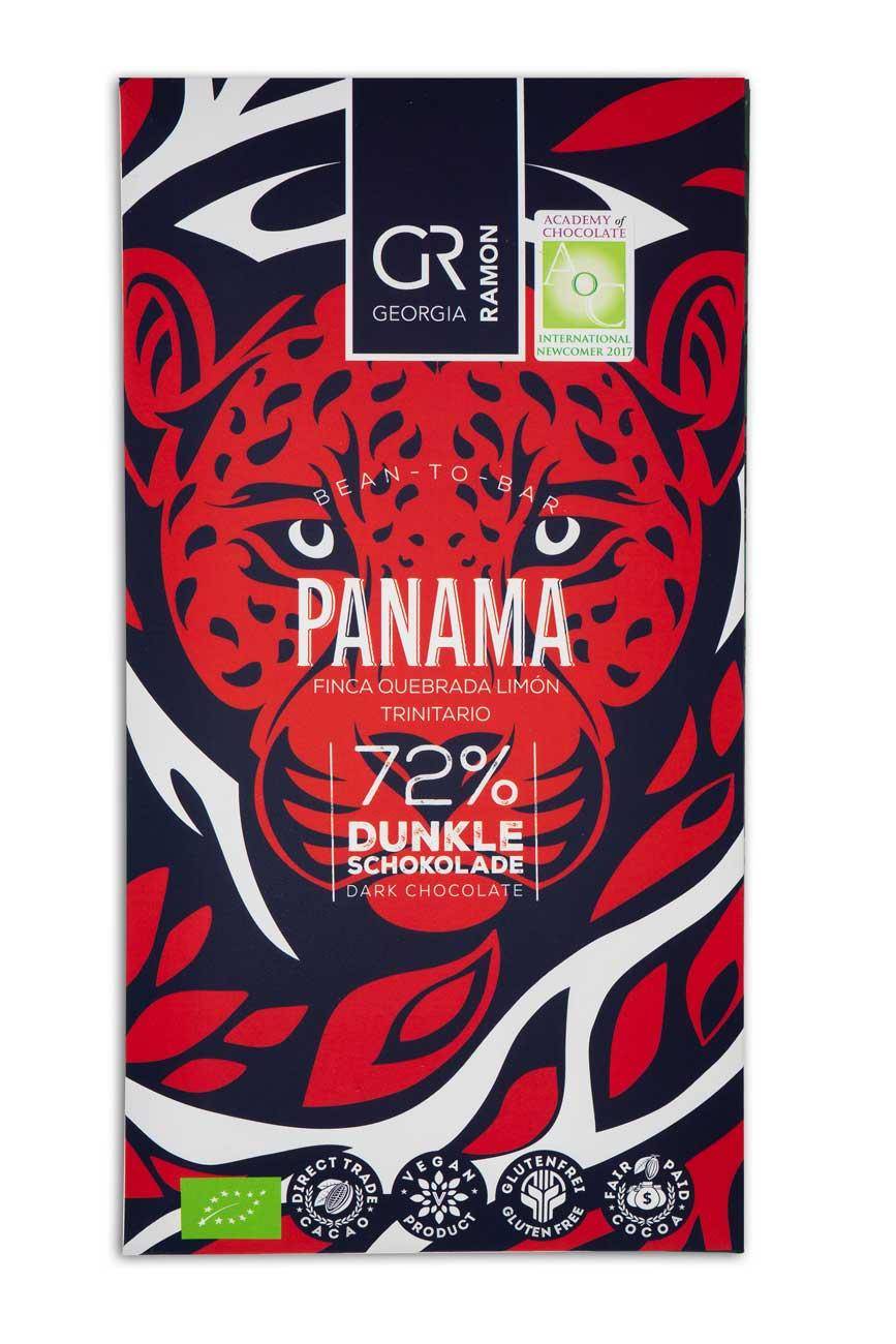 Verpackung der "Panama 72% Schokolade von Georgia Ramon - grafische Illustration eines Leopardenkopfes in kirschrot auf dunkelblauem Untergrund, darauf flammenförmige Elemente in rot und weiß