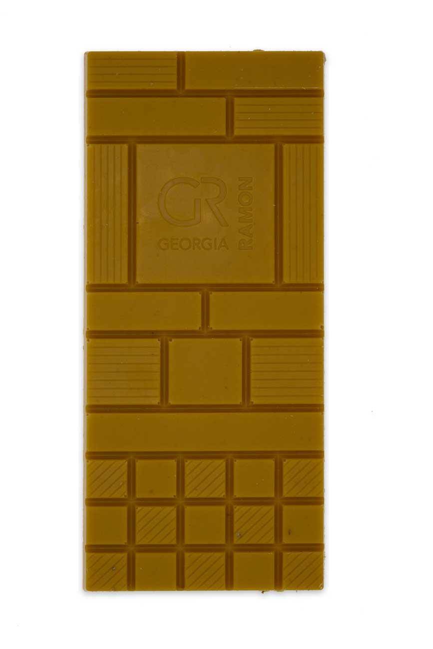 Orangefarbene Sanddorn-Joghurt Schokolade von Georgia Ramon ohne Verpackung