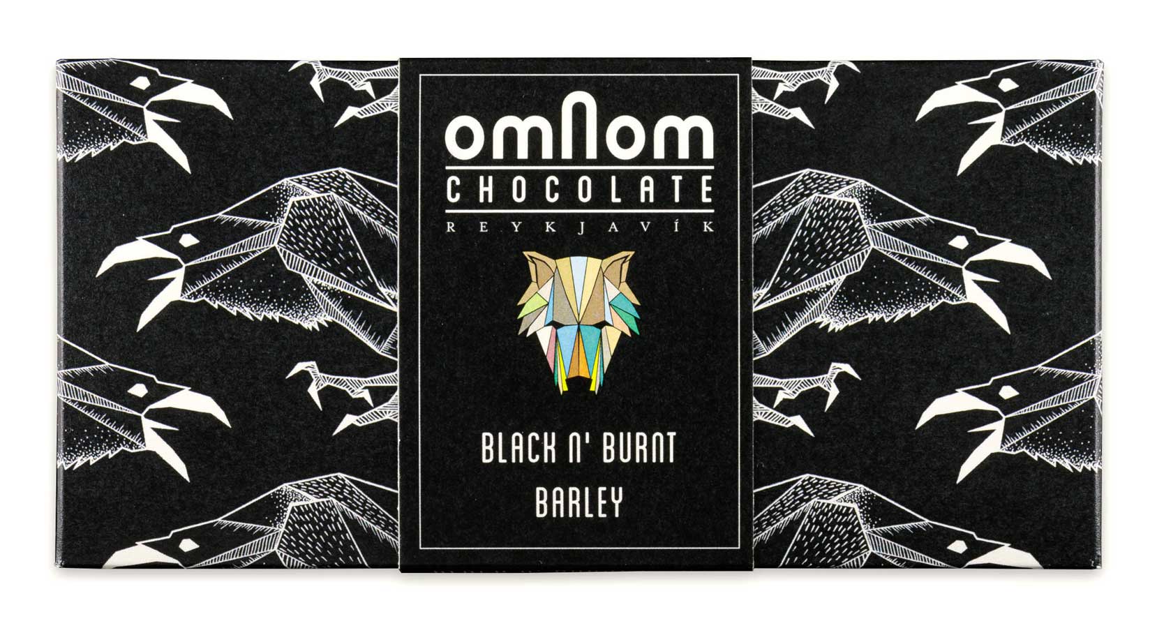 Verpackung der Schwarzgebrannten Gerste Schokolade von Omnom in Schwarz mit Raben-Muster