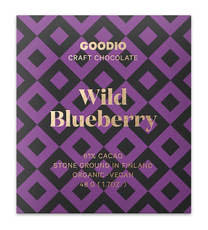 Verpackung der Blaubeer-Schokolade von Goodio mit lila-schwarzem Rautenmuster