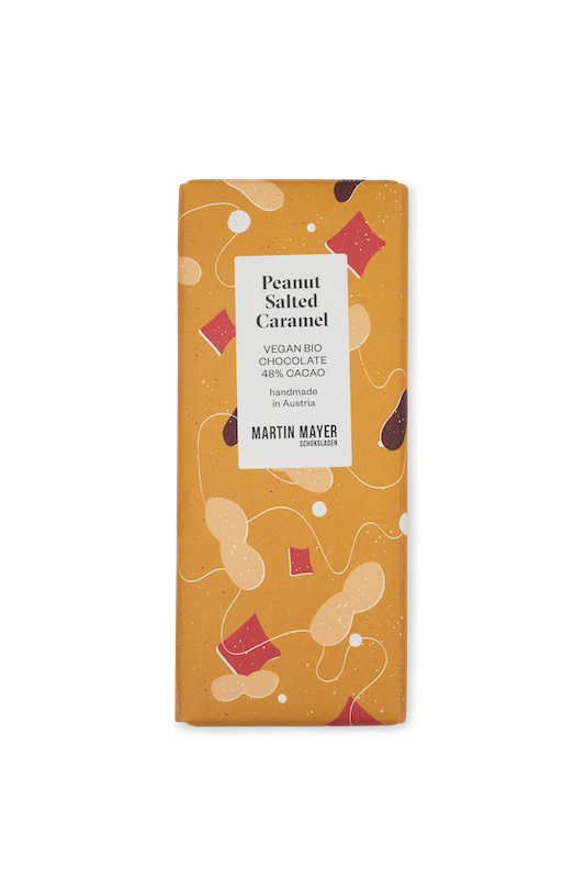 Martin Mayer Vegane Schokolade Karamell-Erdnuss - Verpackung aus karamellfarbenem Papier mit Illustrationen von Erdnüssen und  Karamellstückchen
